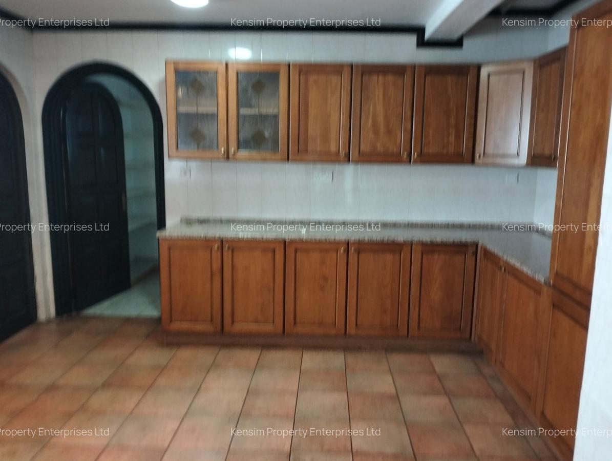 5 Bed Townhouse with En Suite in Riverside - 12