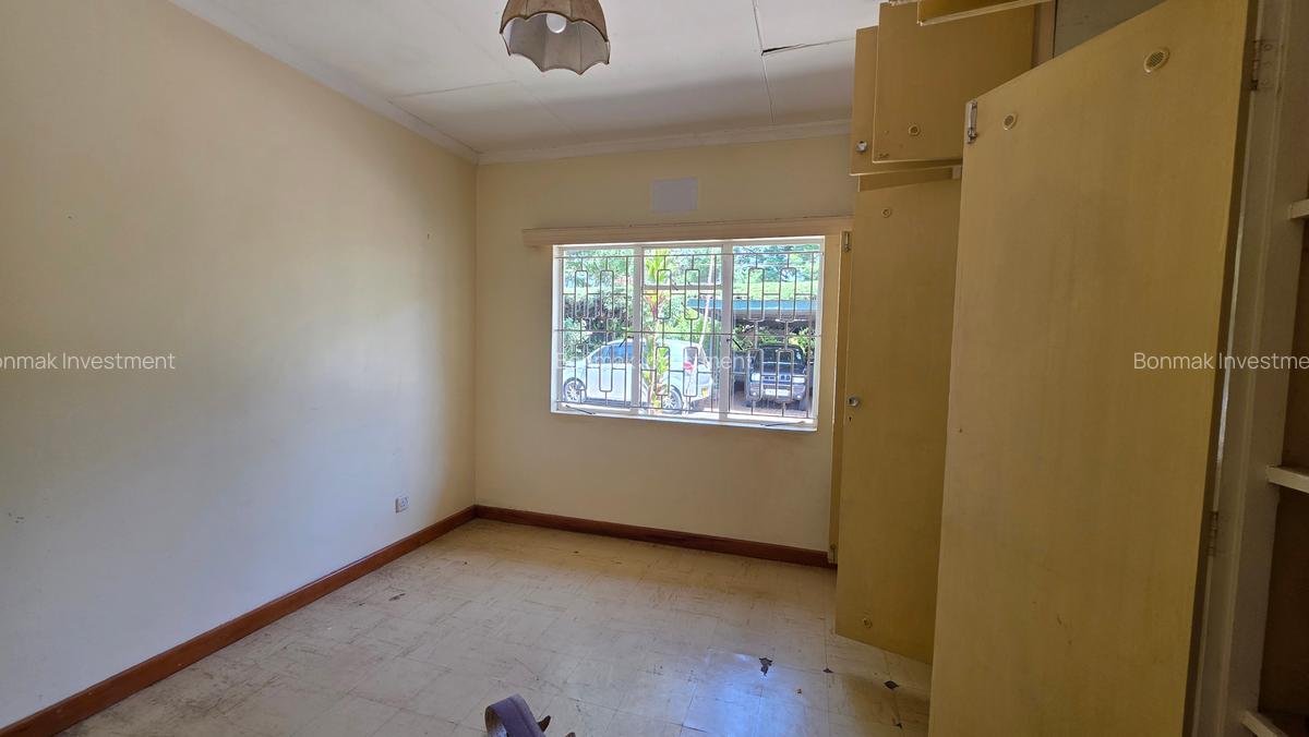 4 Bed House with En Suite at Old Runda - 14