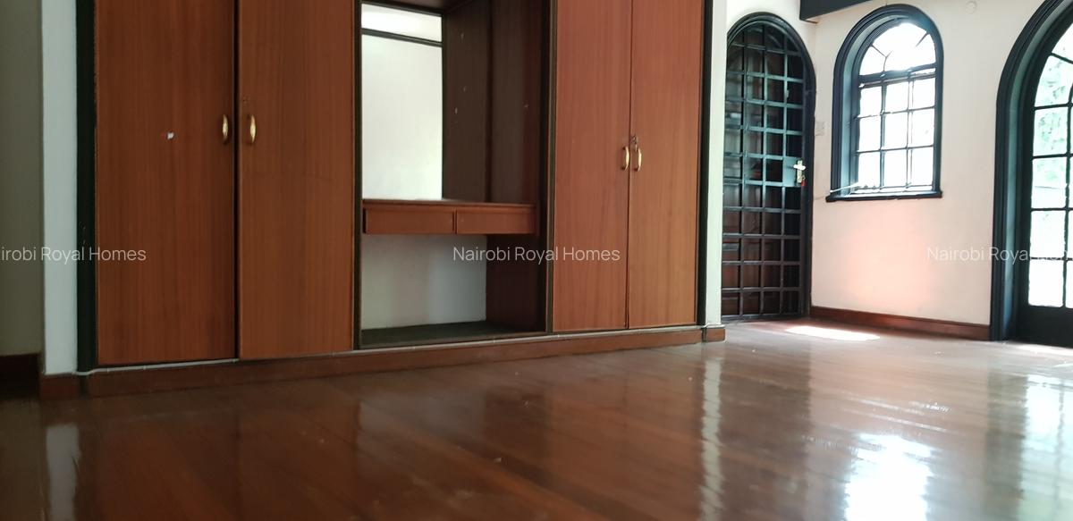 4 Bed Townhouse with En Suite at Riverside - 17