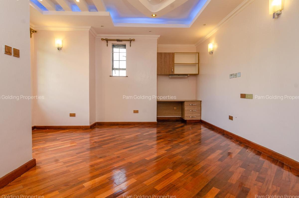 4 Bed House with Swimming Pool in Runda - 12