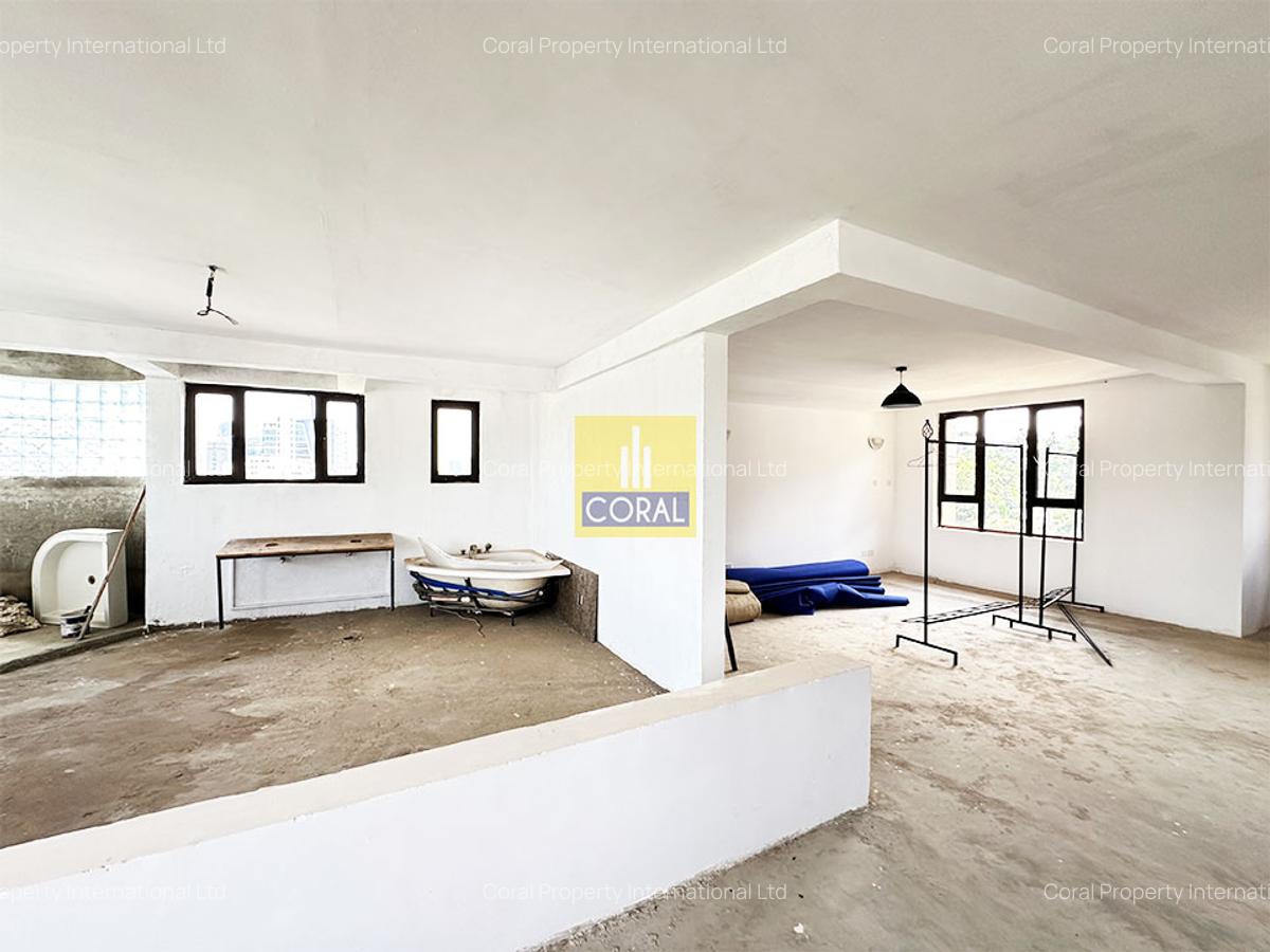 5 Bed Apartment with Swimming Pool in Riverside - 11