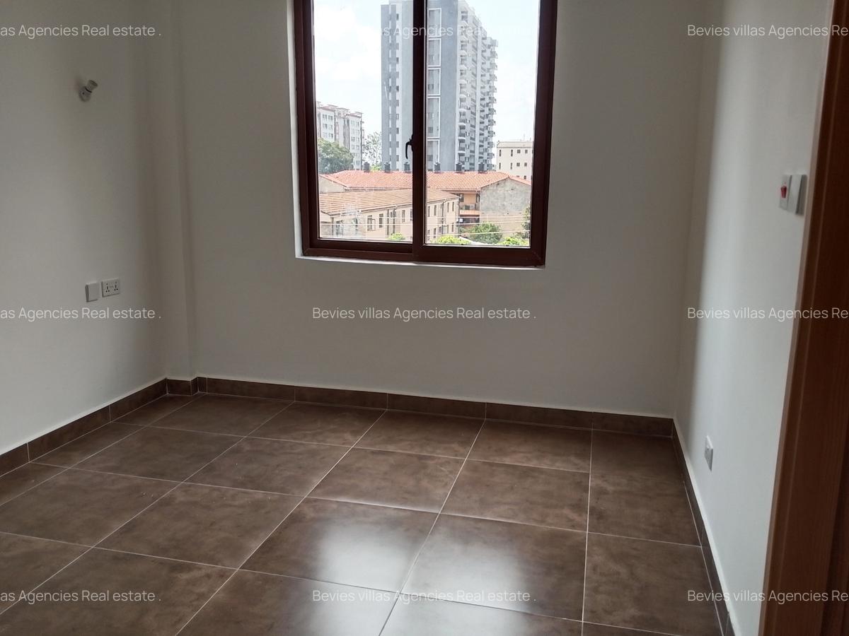 3 Bed Apartment with En Suite at Parklands - 11