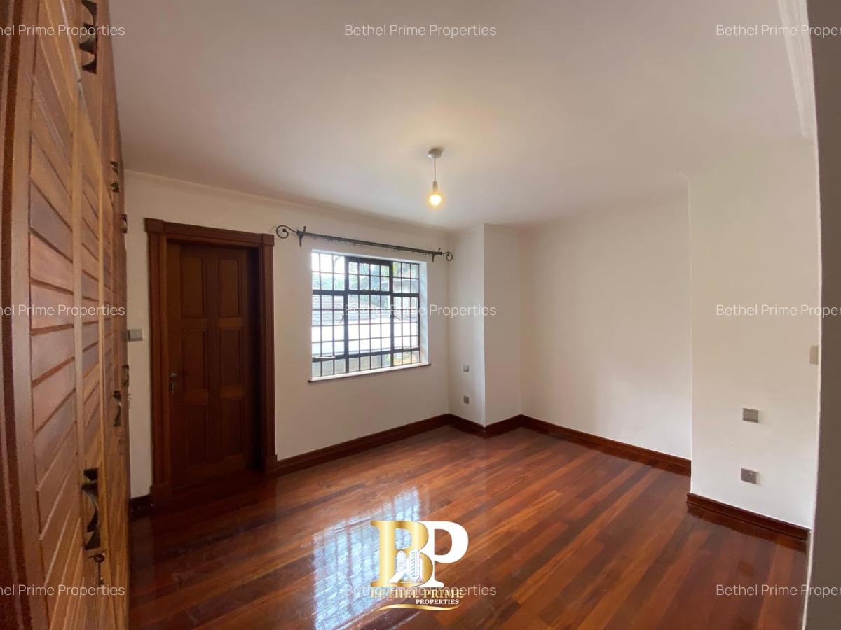 4 Bed Townhouse with En Suite in Spring Valley - 11