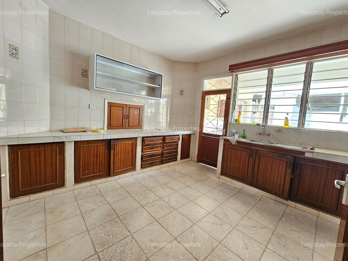 4 Bed Townhouse with En Suite in Westlands Area - 3