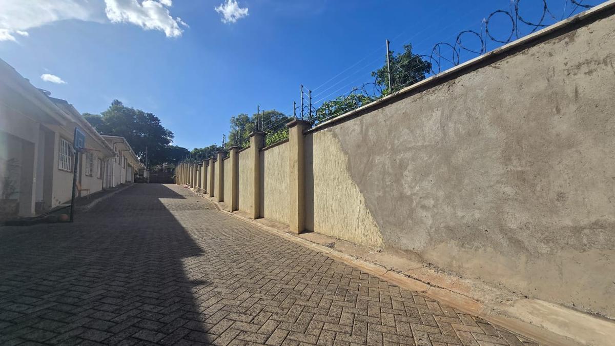 4 Bed House with En Suite in Lavington - 19