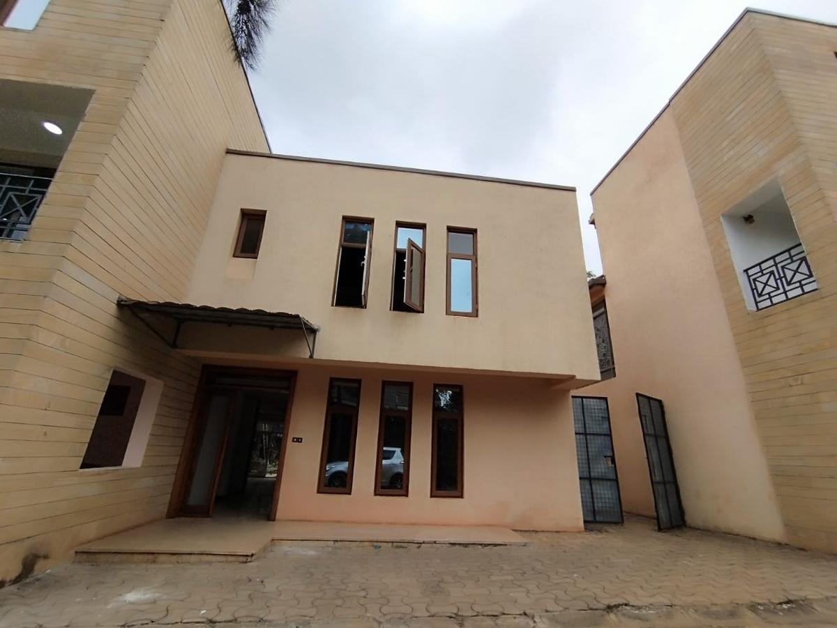 4 Bed House with En Suite in Lavington - 20