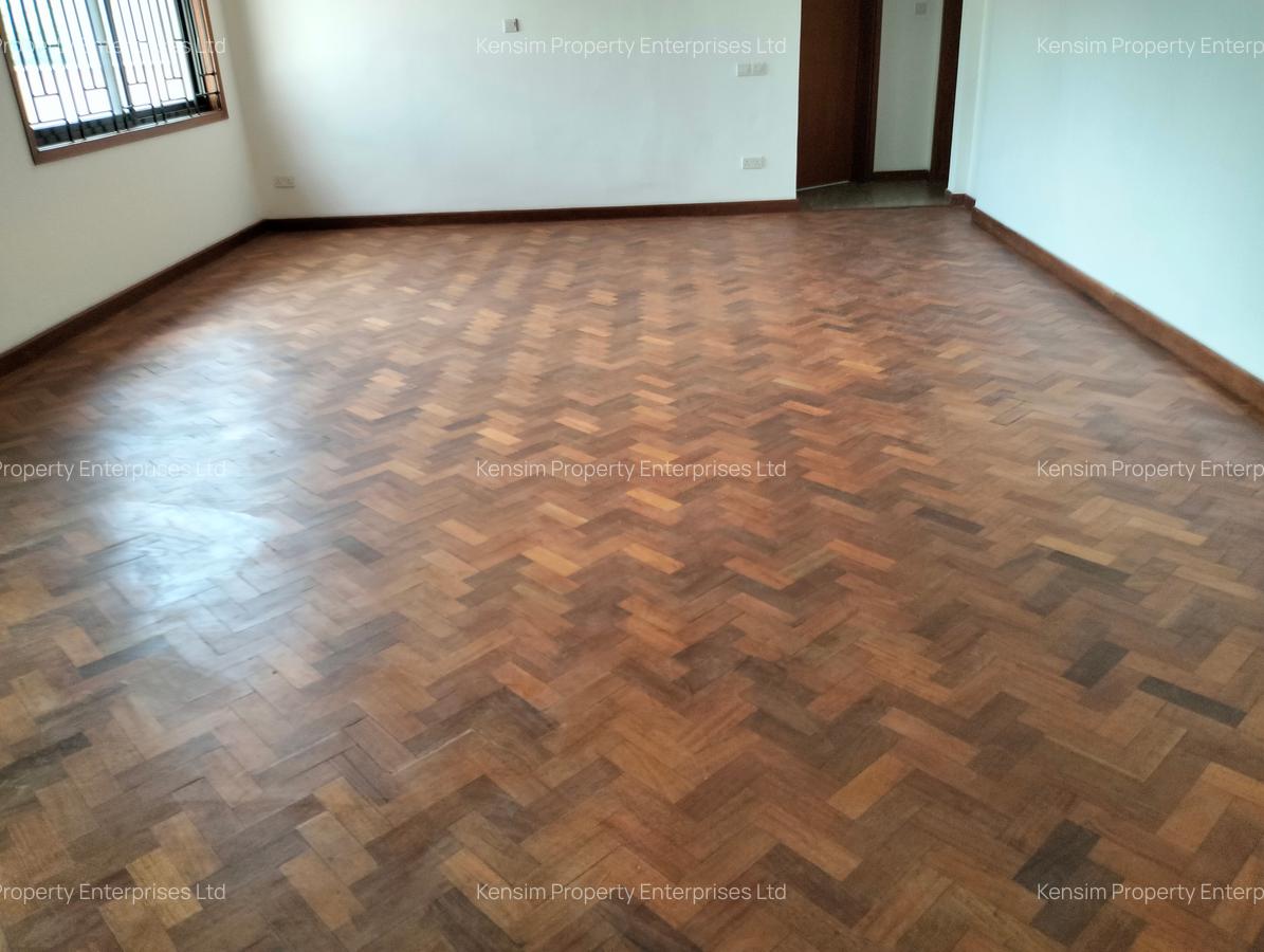 6 Bed Townhouse with En Suite in Lavington - 3