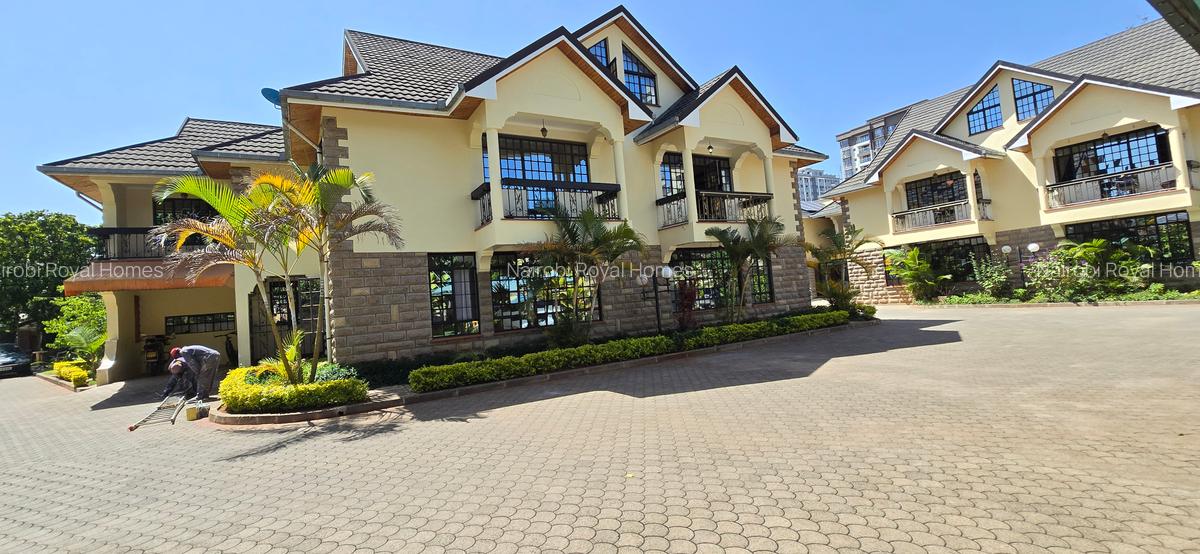5 Bed Townhouse with En Suite at Lavington Road - 6