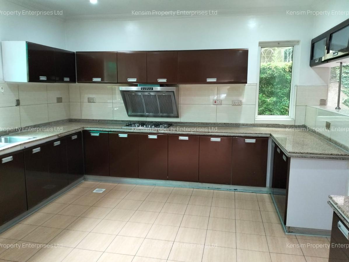 4 Bed Townhouse with En Suite in Riverside - 20