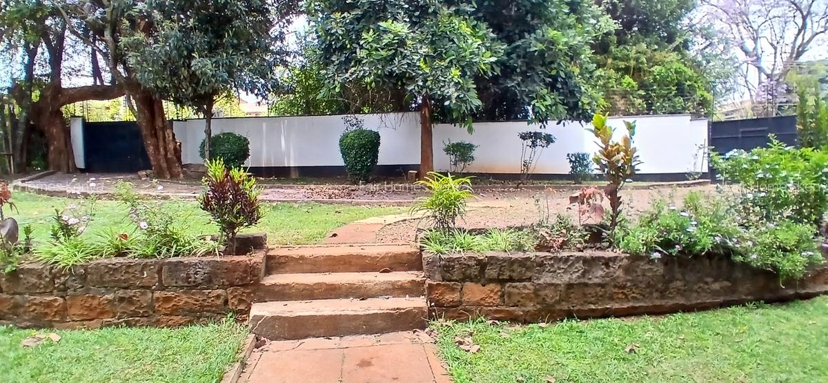 3 Bed House with En Suite at Lavington Green - 10