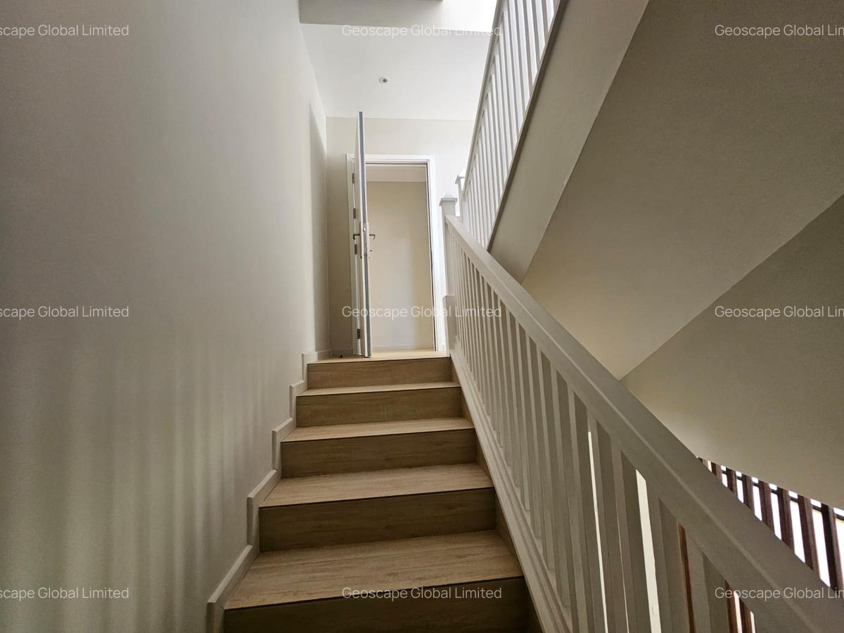 5 Bed Townhouse with En Suite in Spring Valley - 3