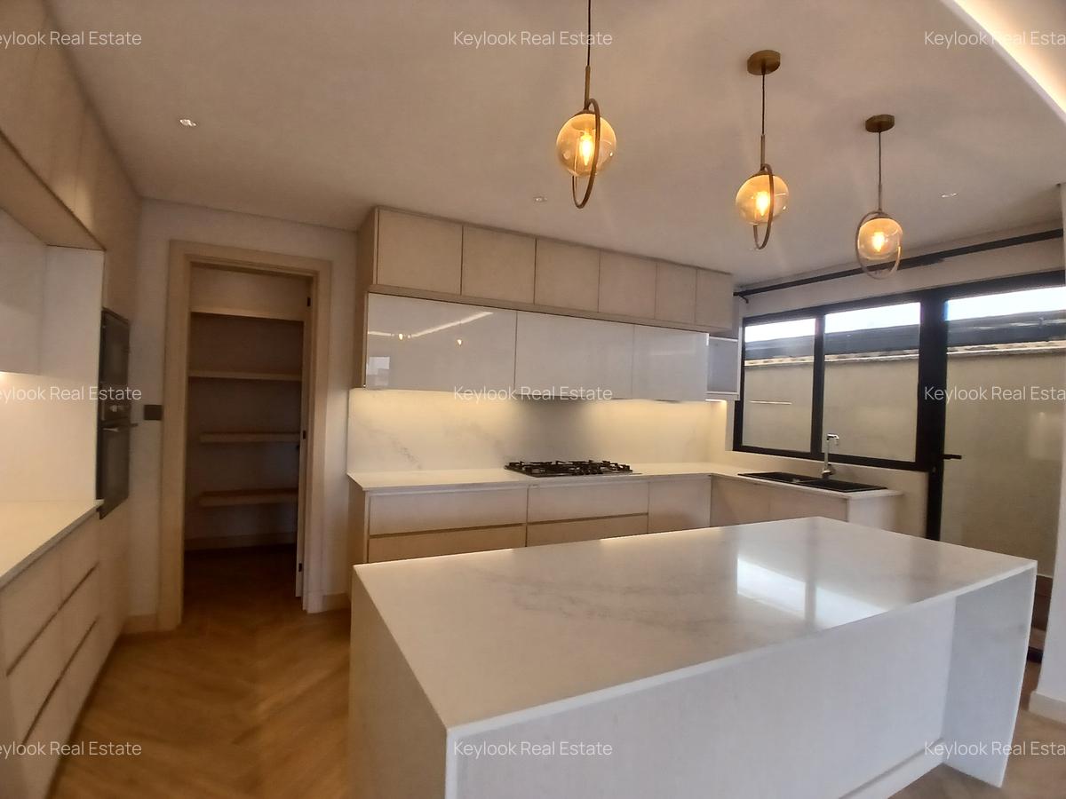6 Bed Townhouse with En Suite at Lavington - 18