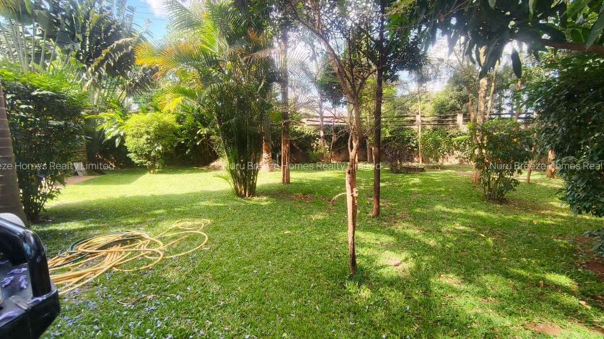 6 Bed House with En Suite in Runda - 12