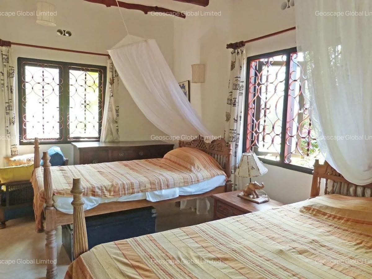 5 Bed House with En Suite in Watamu - 6