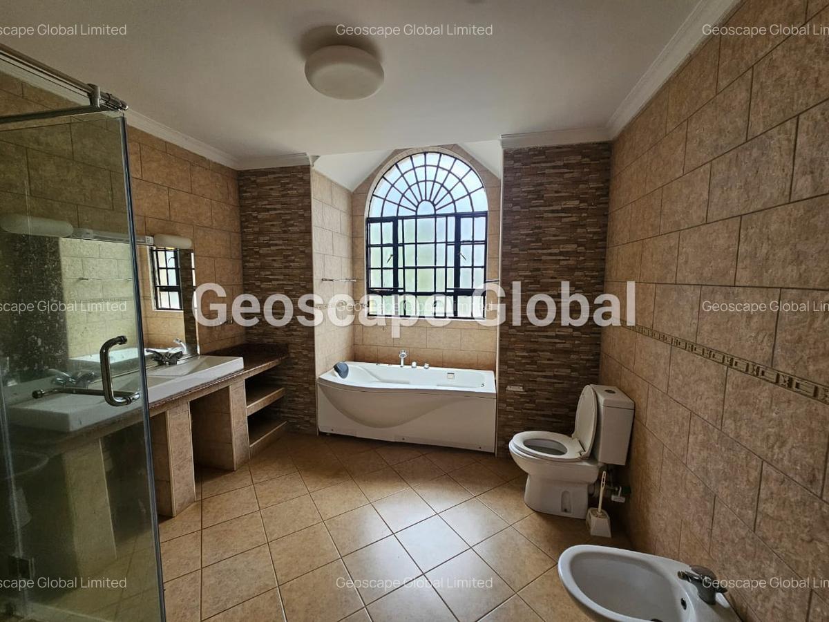 4 Bed House with En Suite in Runda - 14