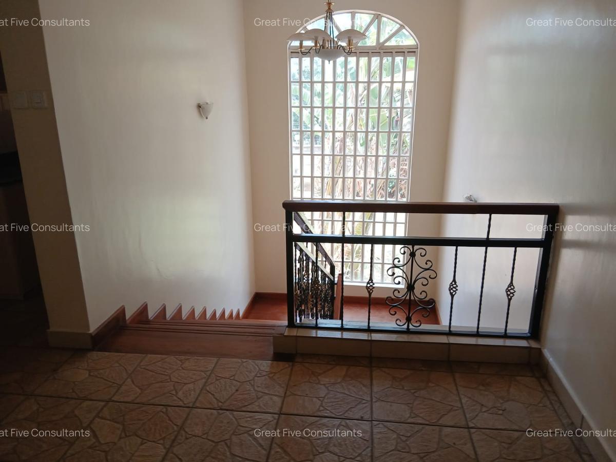 4 Bed Villa with En Suite in Rosslyn - 13