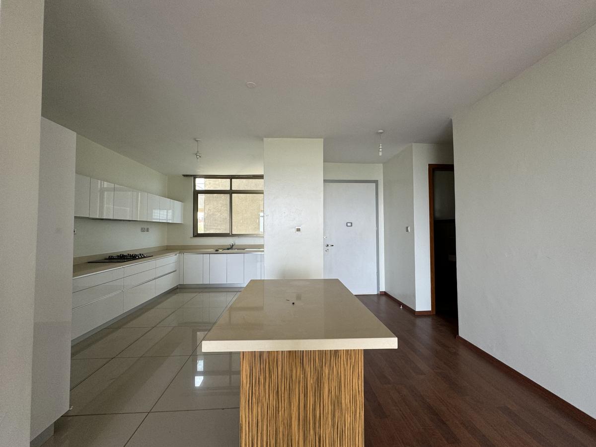 3 Bed Apartment with En Suite in Parklands - 8