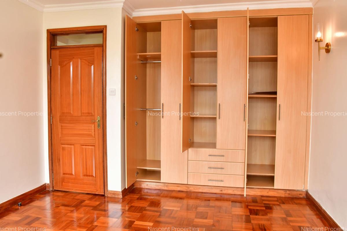 4 Bed House with En Suite in Runda - 15