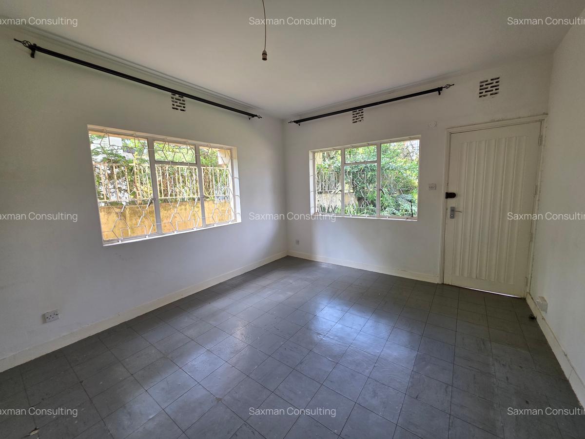 6 Bed House with Staff Quarters in Lake View - 11