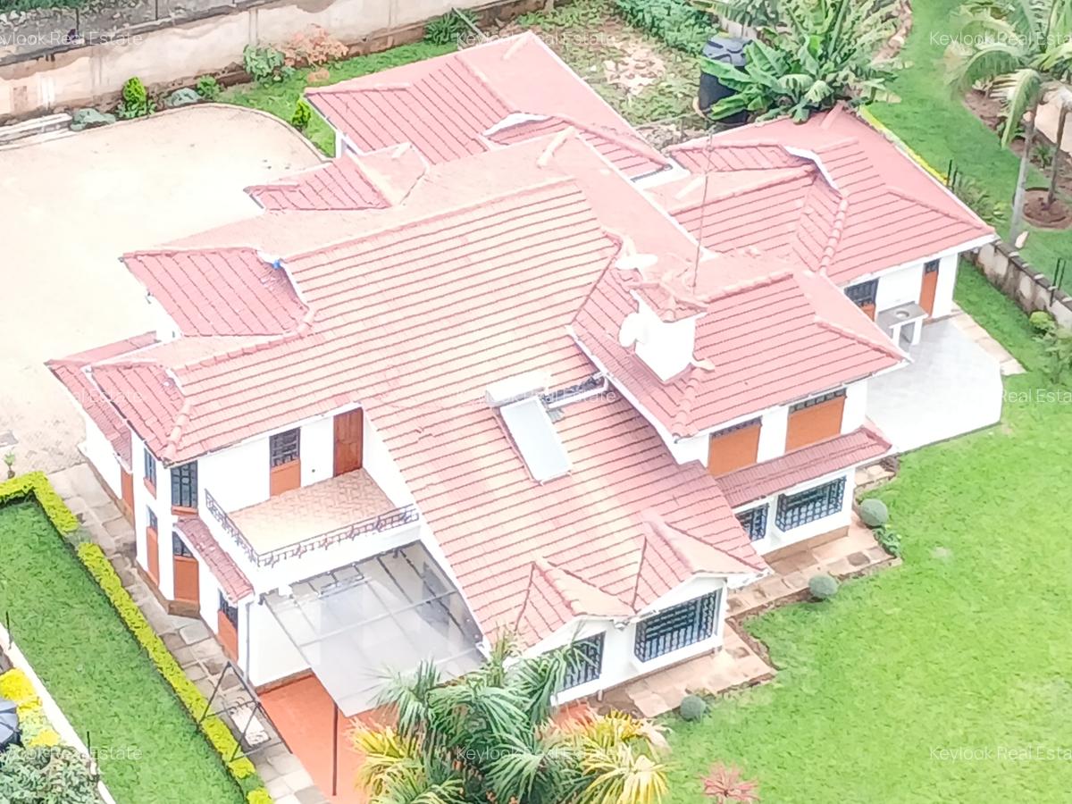 4 Bed House with En Suite at Lavington - 1