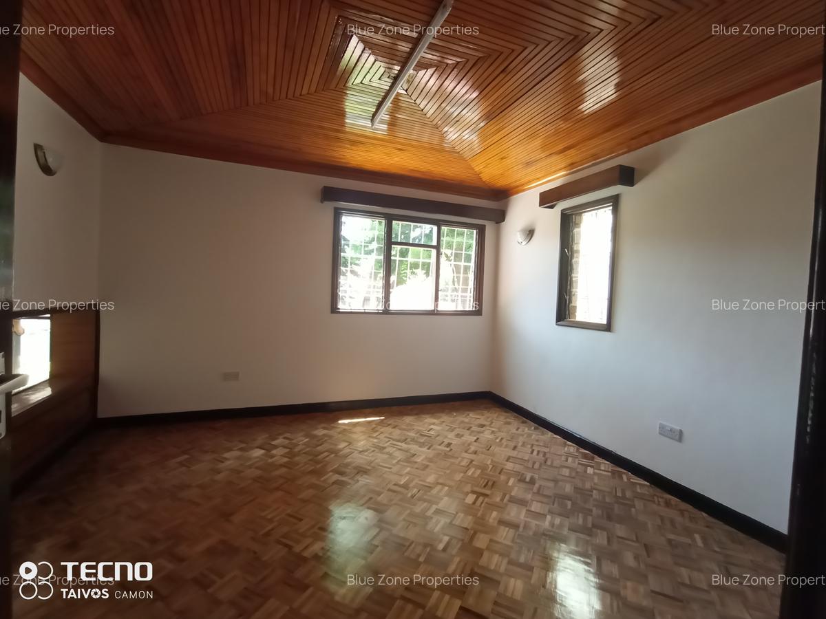 5 Bed House with En Suite at Off Un Avenue - 16