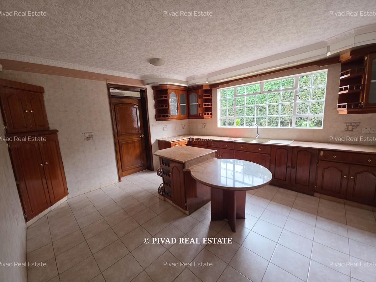 5 Bed House with Garden in Runda - 11