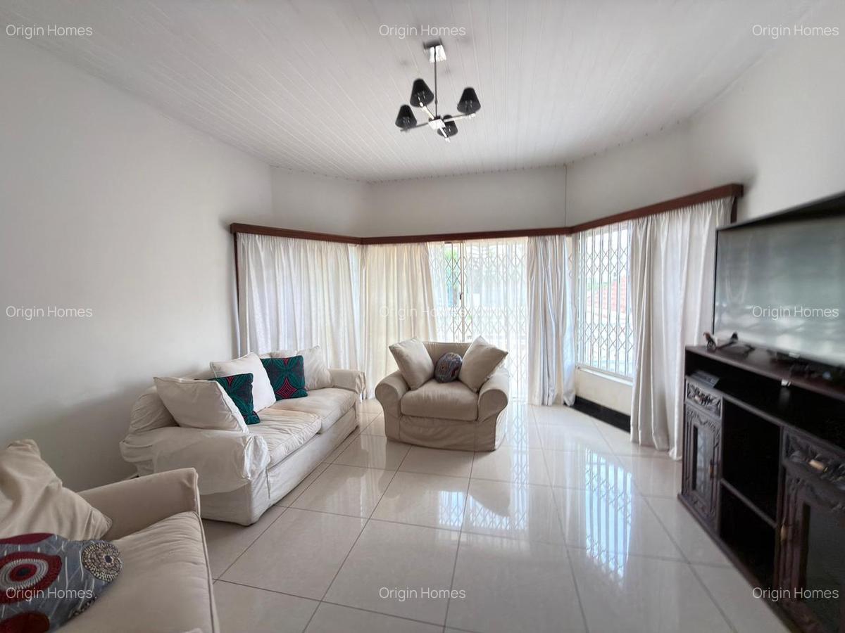 5 Bed House with En Suite at Nyari - 9