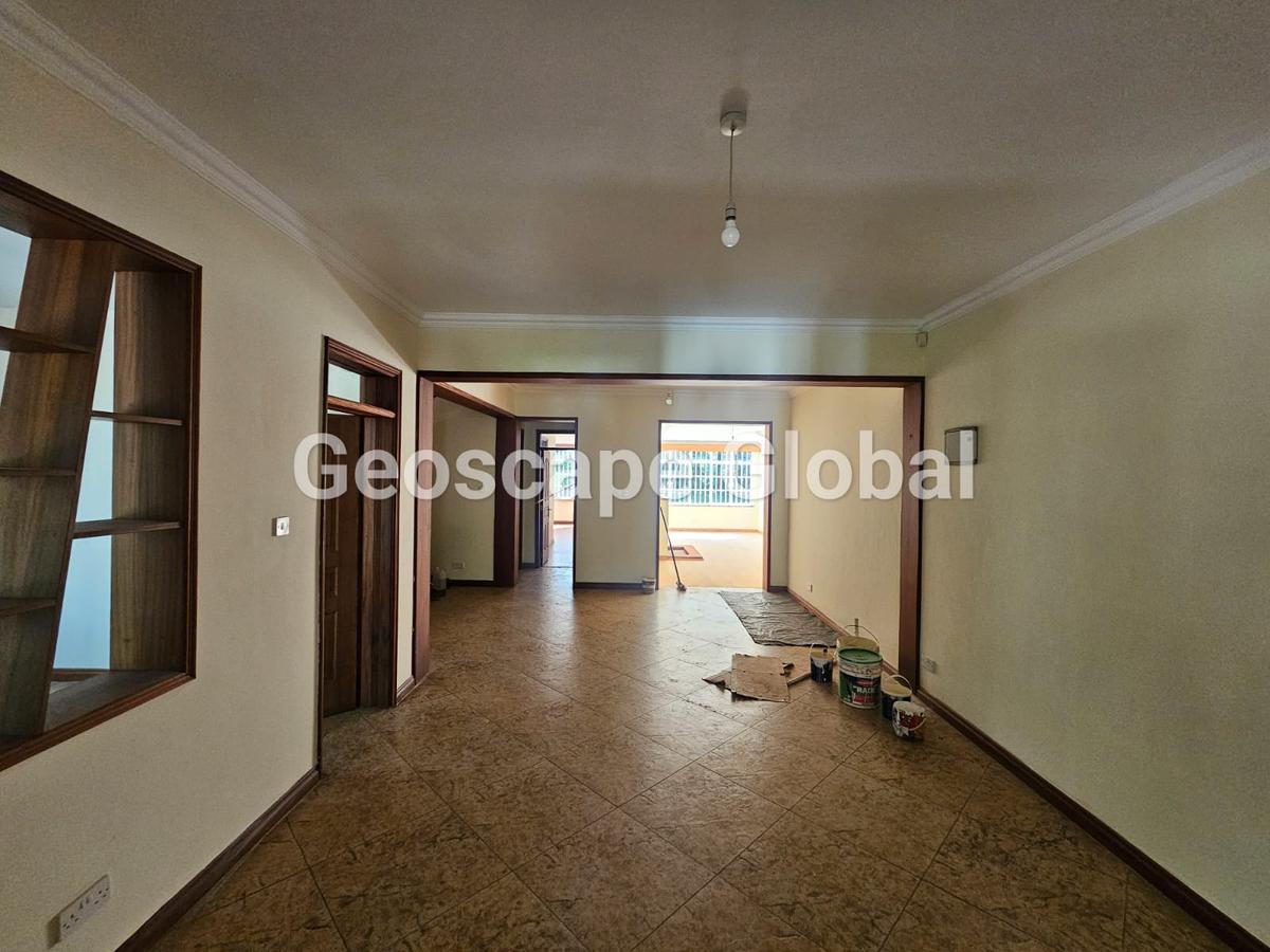 5 Bed House with En Suite in Nyari - 18