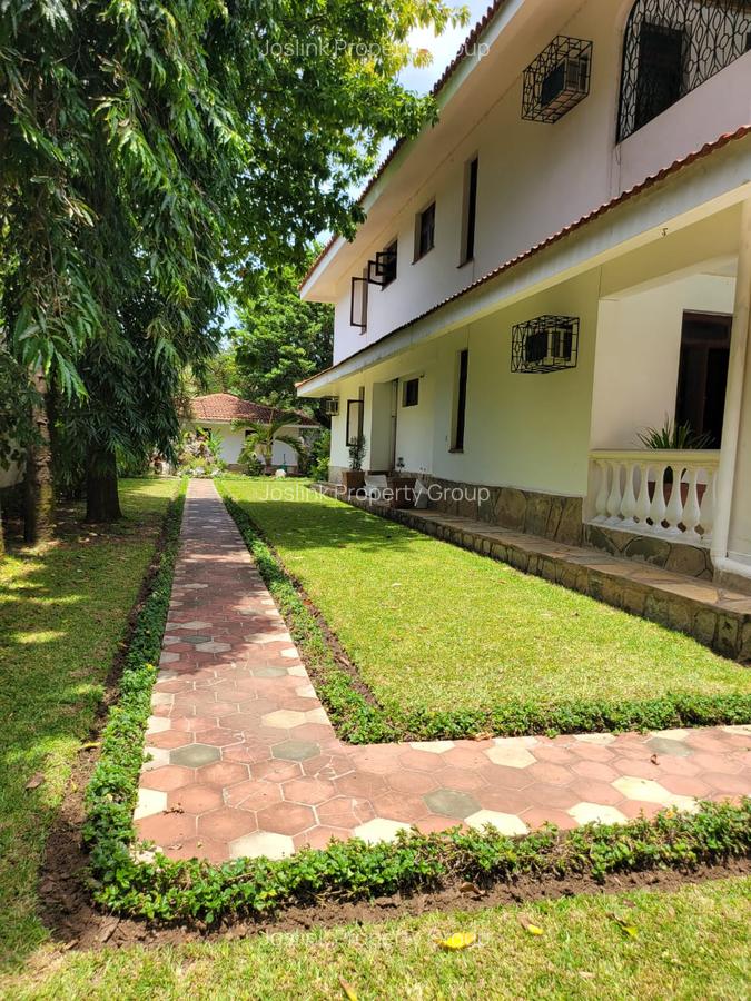 4 Bed Townhouse with En Suite at Greenwood Drive - 9