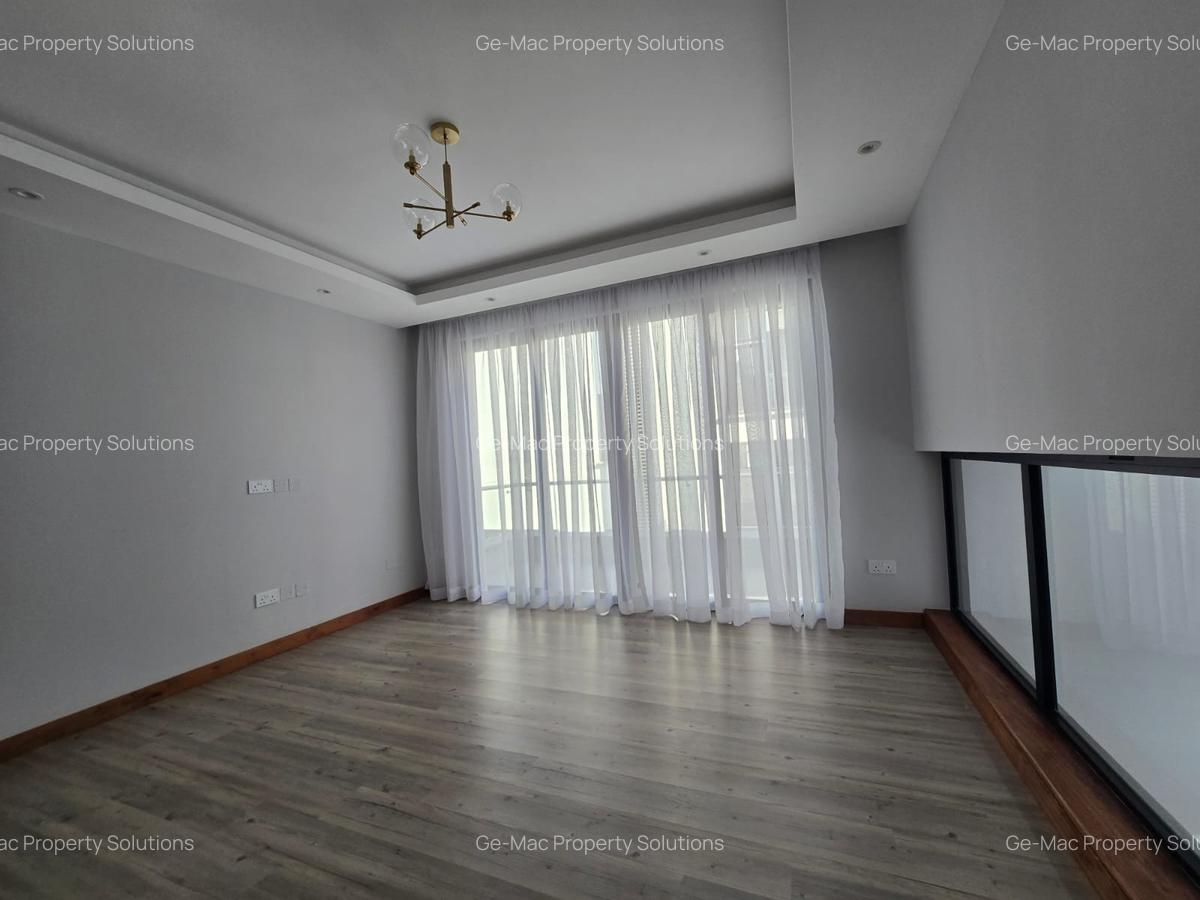 4 Bed House with En Suite in Membley - 17