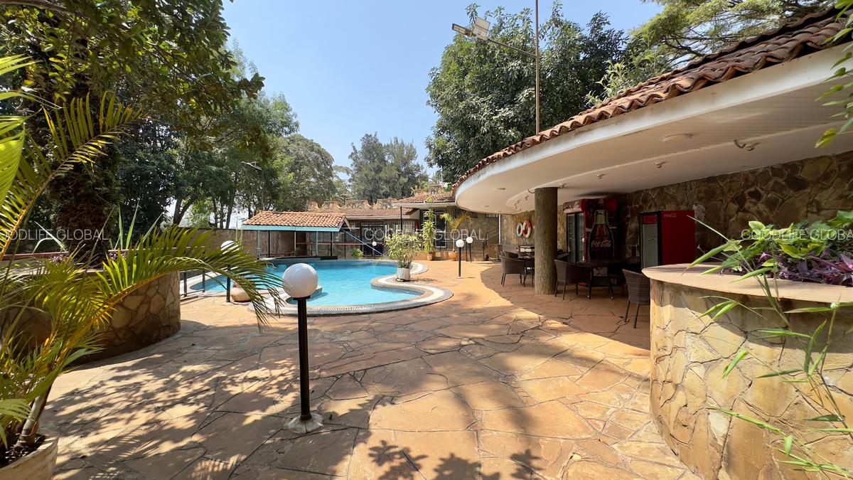 Serviced 2 Bed Apartment with En Suite at Nyari - 7