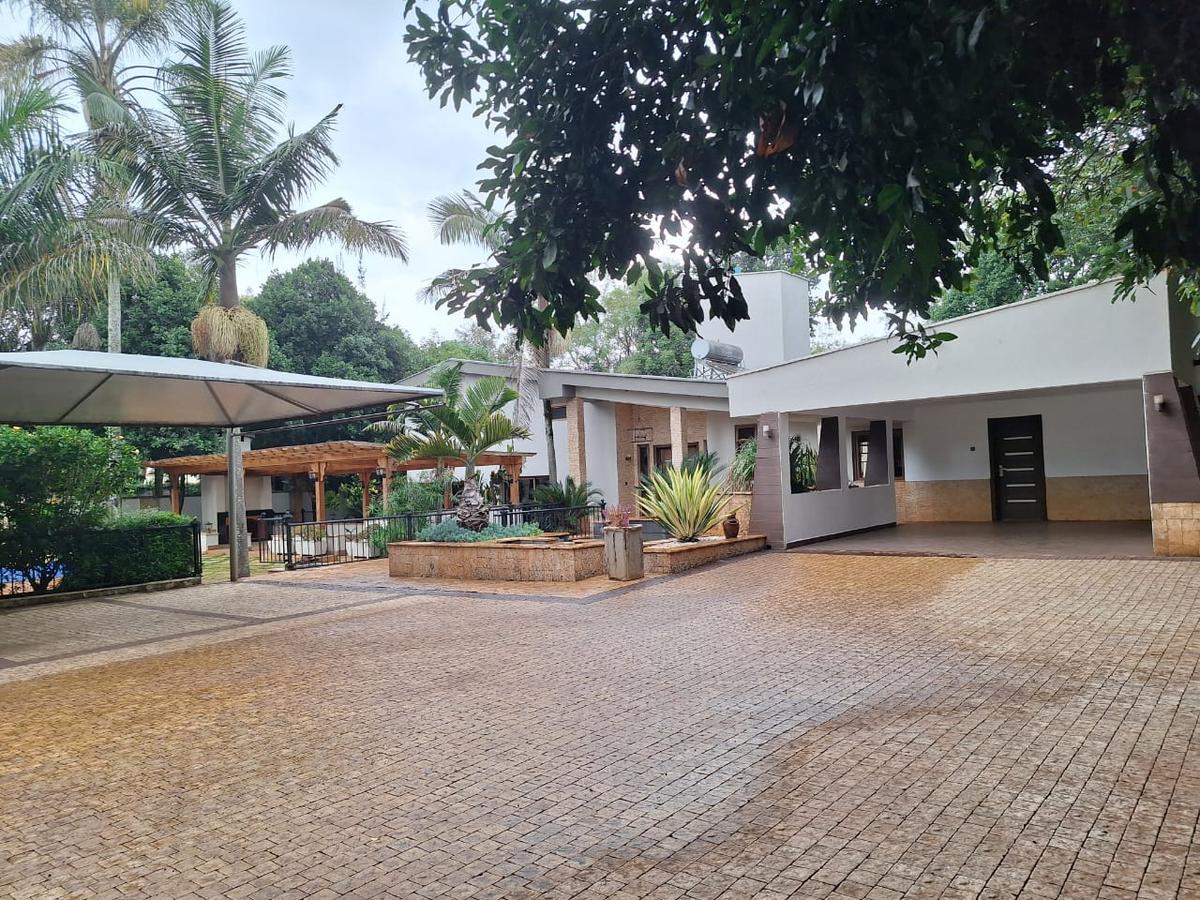 6 Bed House with En Suite in Kyuna - 4