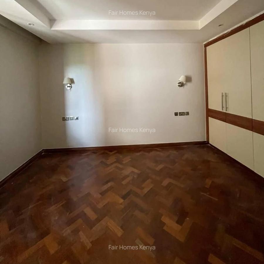4 Bed Apartment with En Suite at Riverside Drive - 13