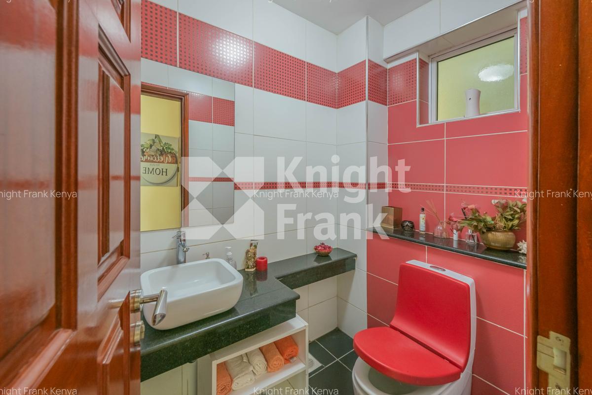 3 Bed Apartment with En Suite at One Riverside Drive - 10