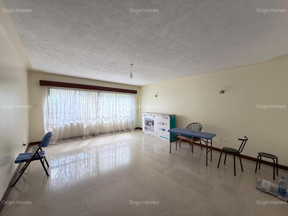 5 Bed Townhouse with En Suite at Lavington - 7