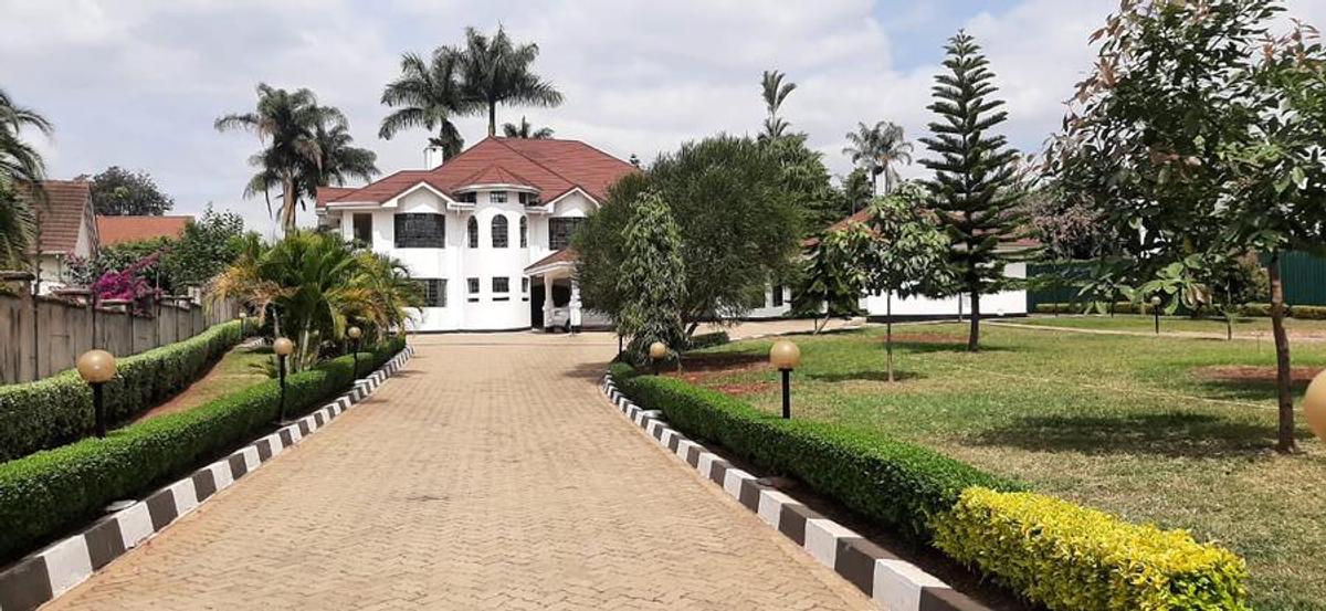 5 bed house with en suite in nyari