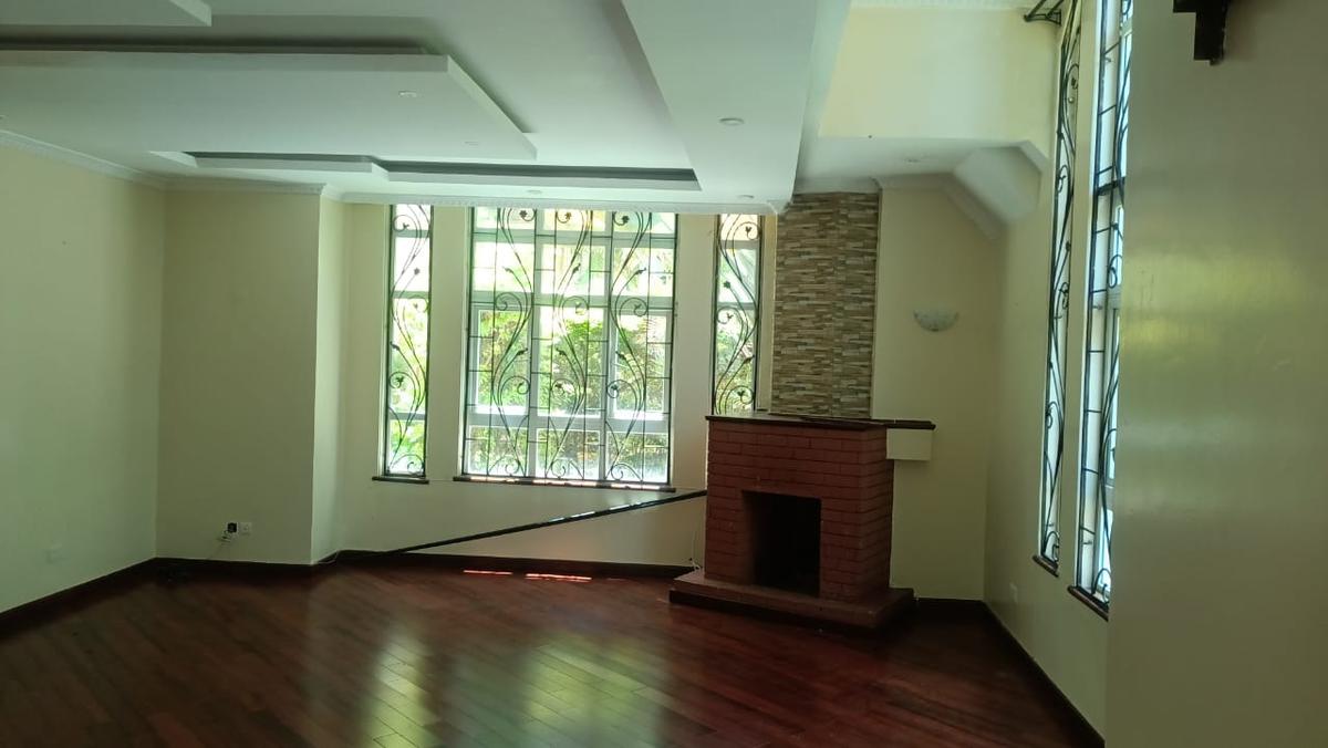 5 Bed Townhouse with En Suite in Lavington - 19