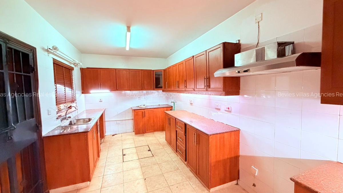 5 Bed Townhouse with En Suite at General Mathenge - 7