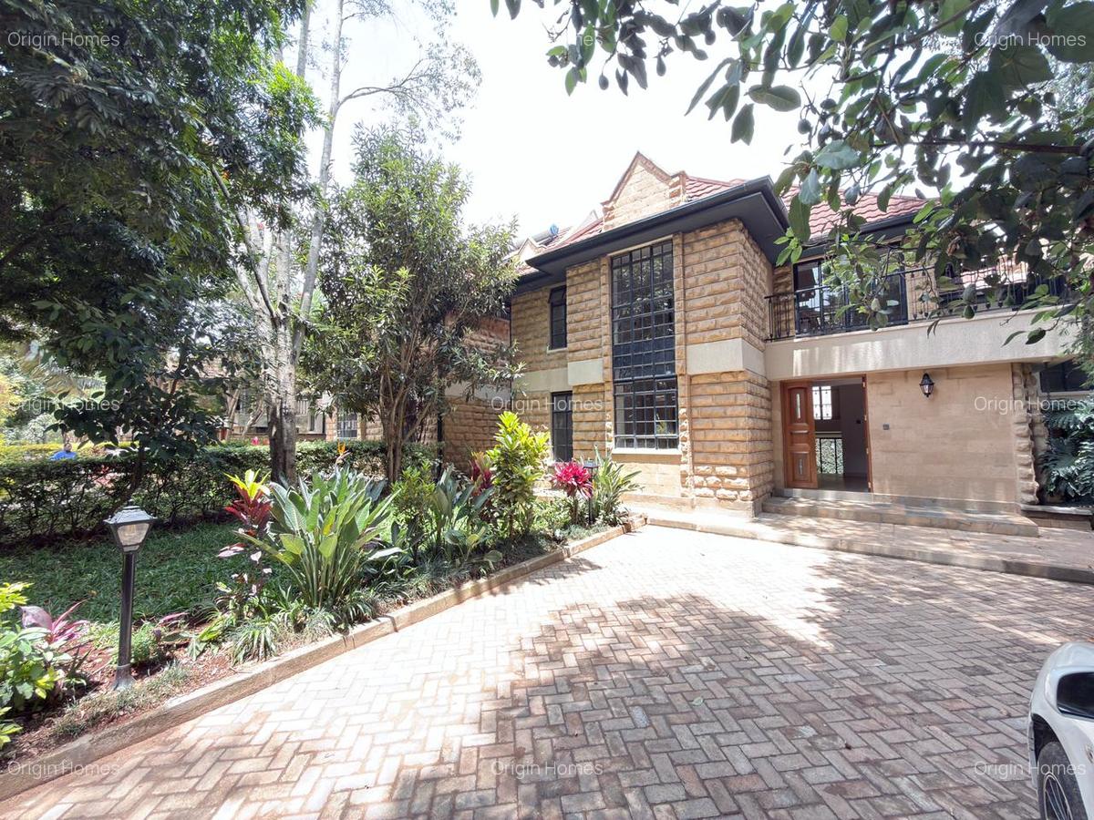 6 Bed Townhouse with En Suite at Lavington - 17