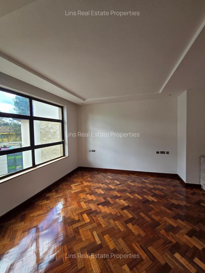 5 Bed Townhouse with En Suite in Lavington - 16