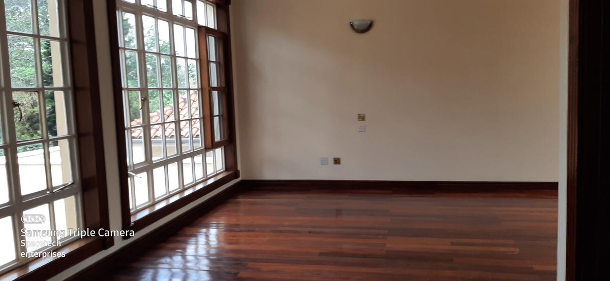 4 Bed Townhouse with En Suite in Westlands Area - 12