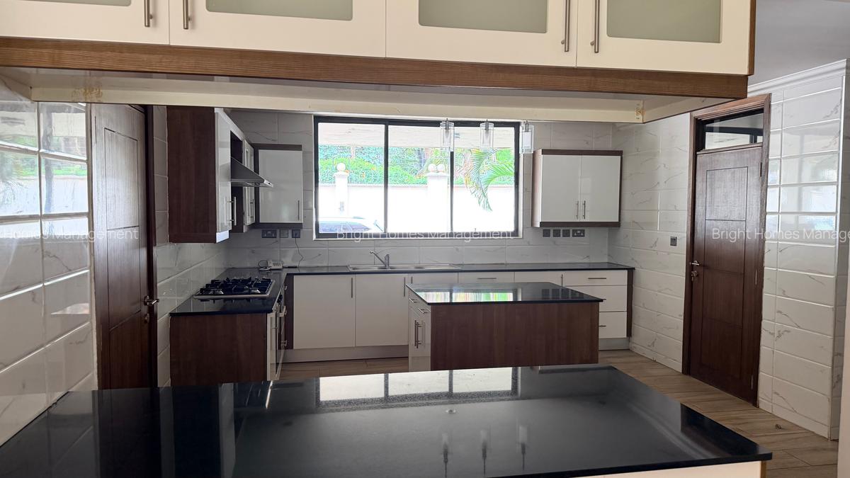 5 Bed Townhouse with En Suite in Lavington - 6