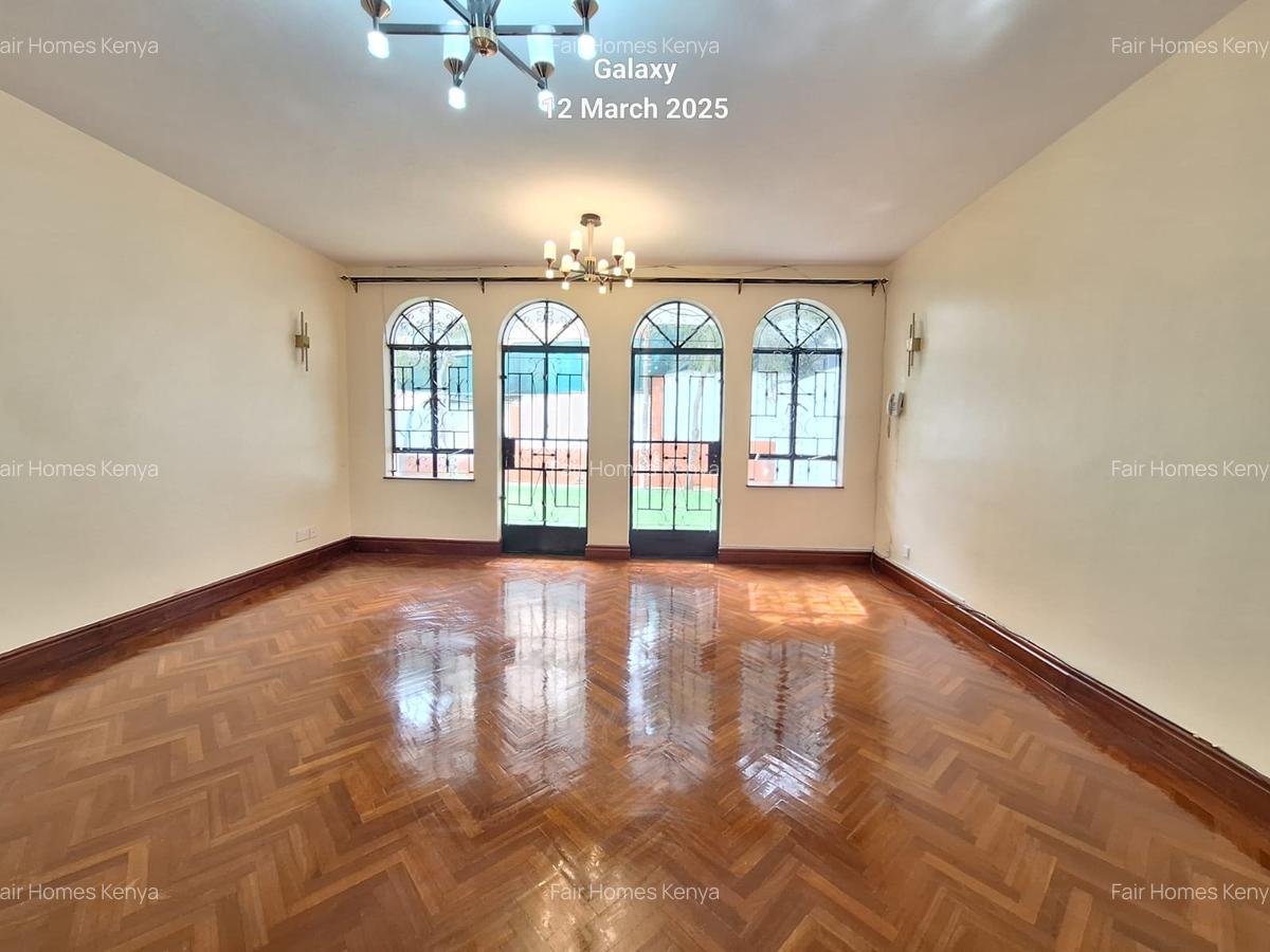 5 Bed Townhouse with En Suite at Riverside Drive - 2