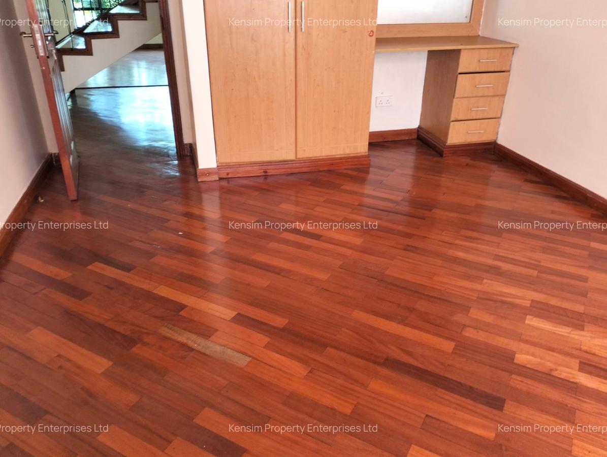 4 Bed Townhouse with En Suite in Lavington - 15