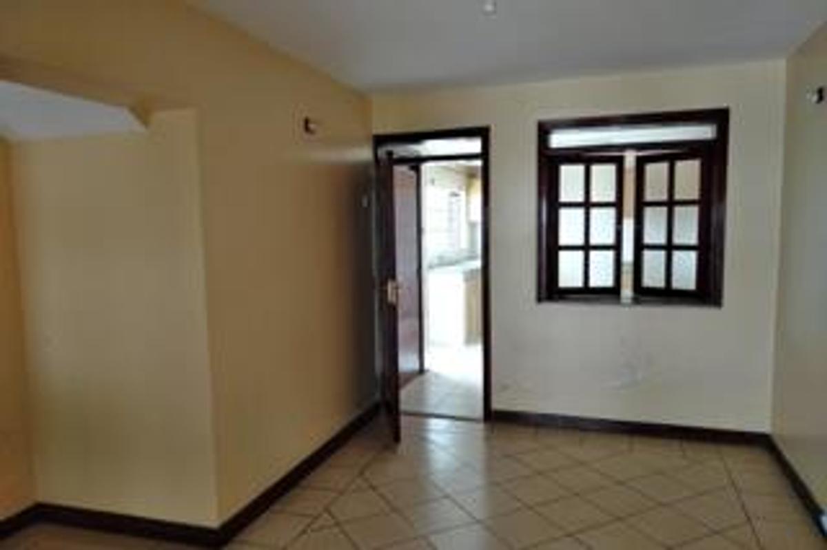 4 Bed House with En Suite in Brookside - 4