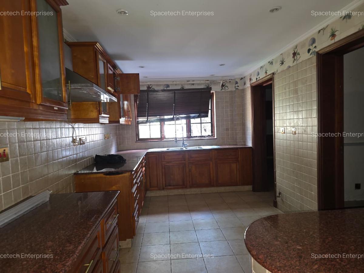 4 Bed Townhouse with En Suite in General Mathenge - 14