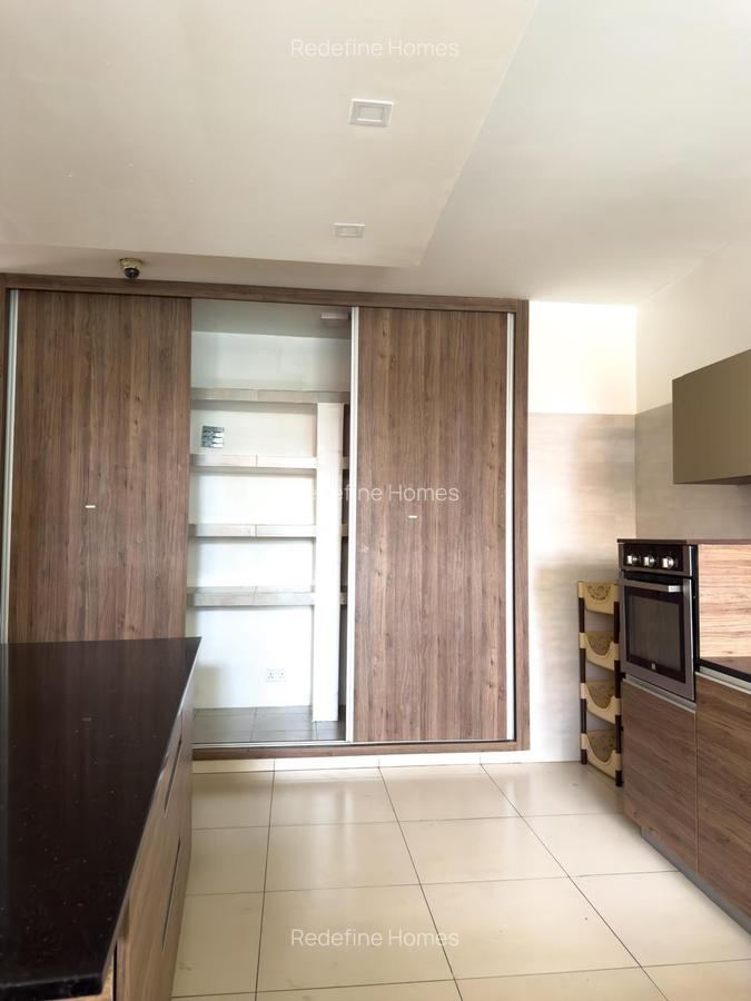3 Bed Apartment with En Suite in Parklands - 10