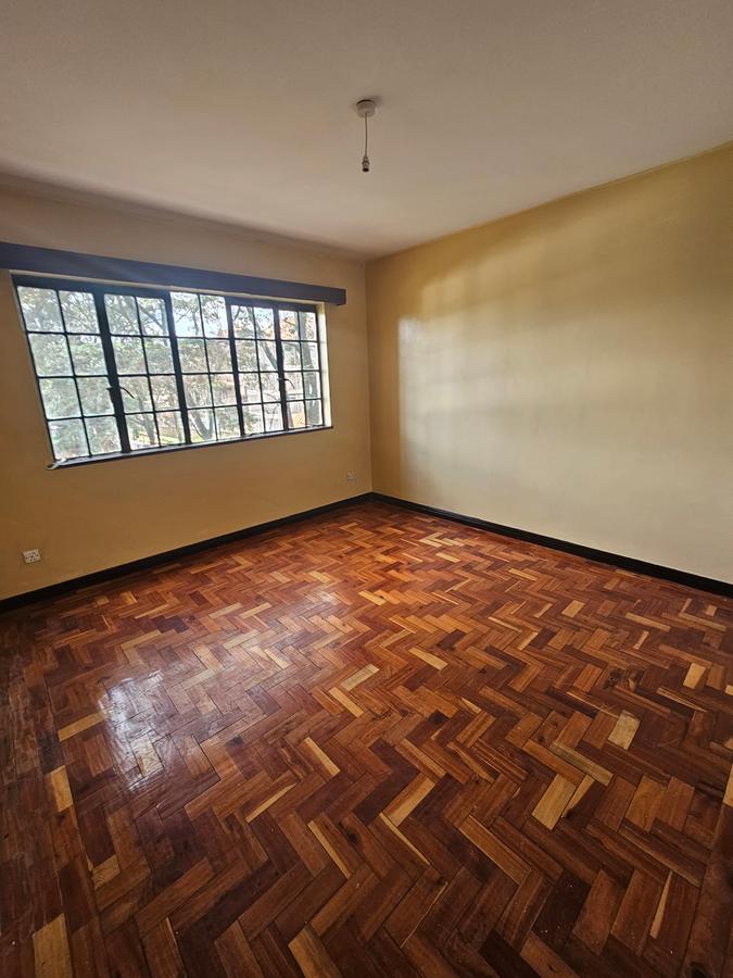 3 Bed Apartment with En Suite at Lavington - 16