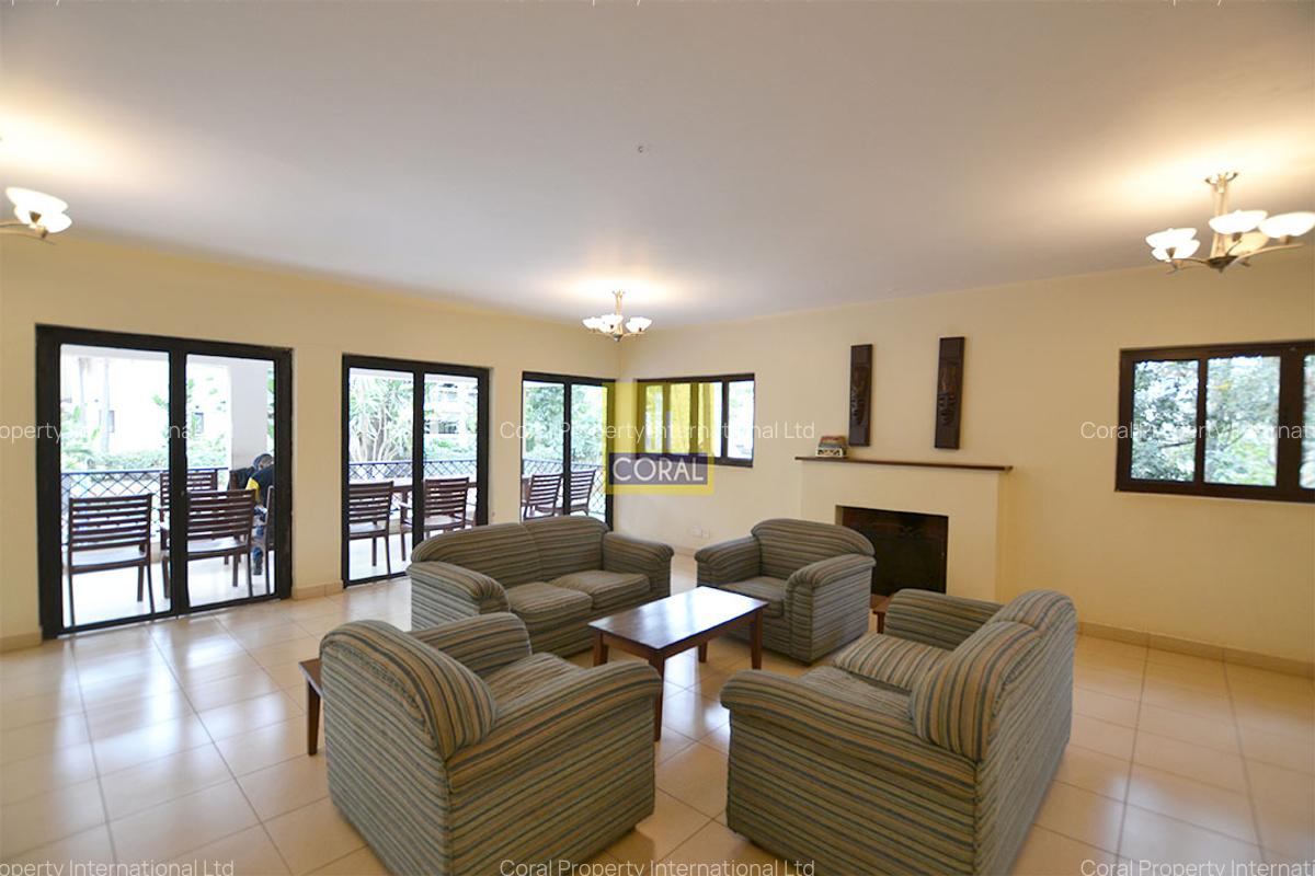 3 Bed Apartment in Riverside - 1