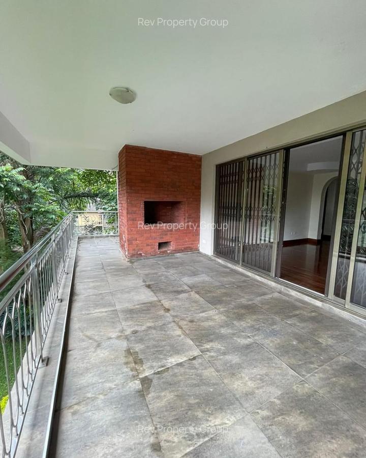 5 Bed Villa with En Suite in Lavington - 3